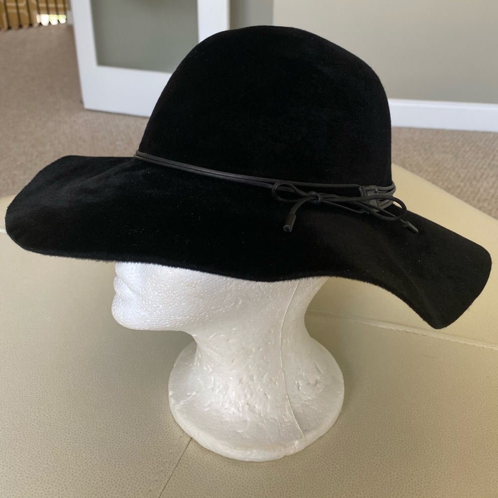 Helen Kaminski Wm’s hat Wide floppy 100% Rabbit